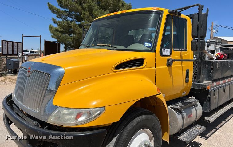 image for item DO2429 2018 International  DuraStar 4300 flatbed truck with crane