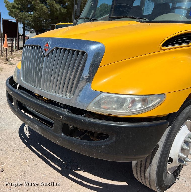 image for item DO2429 2018 International  DuraStar 4300 flatbed truck with crane