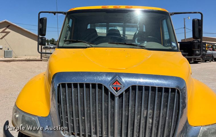 image for item DO2429 2018 International  DuraStar 4300 flatbed truck with crane