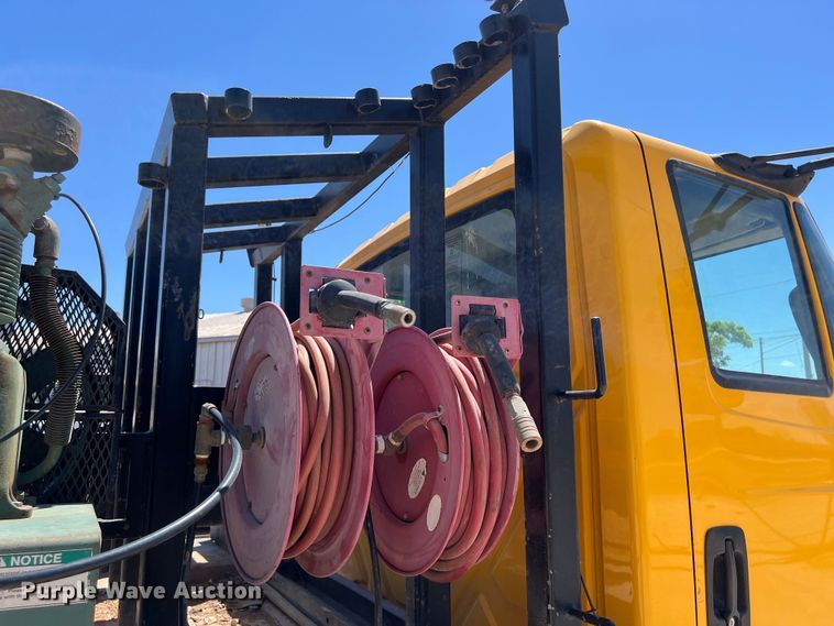 image for item DO2429 2018 International  DuraStar 4300 flatbed truck with crane