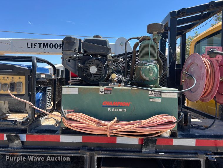 image for item DO2429 2018 International  DuraStar 4300 flatbed truck with crane