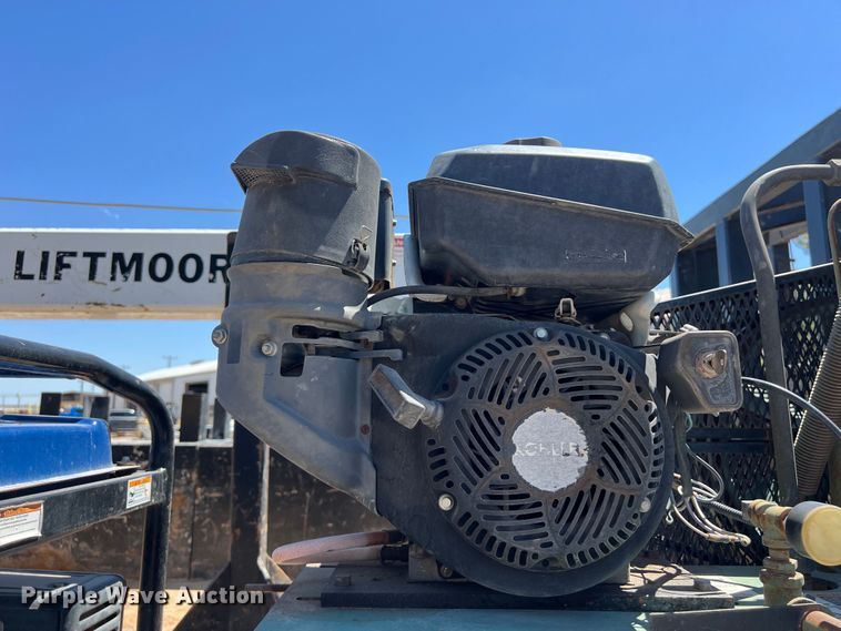 image for item DO2429 2018 International  DuraStar 4300 flatbed truck with crane