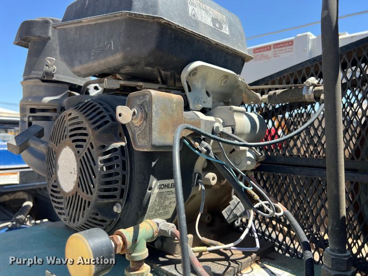 image for item DO2429 2018 International  DuraStar 4300 flatbed truck with crane