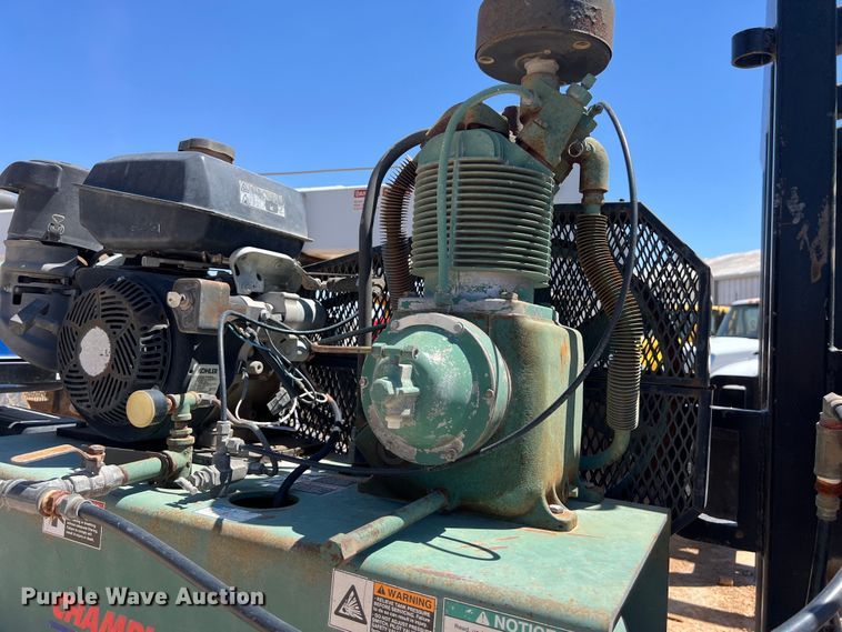 image for item DO2429 2018 International  DuraStar 4300 flatbed truck with crane