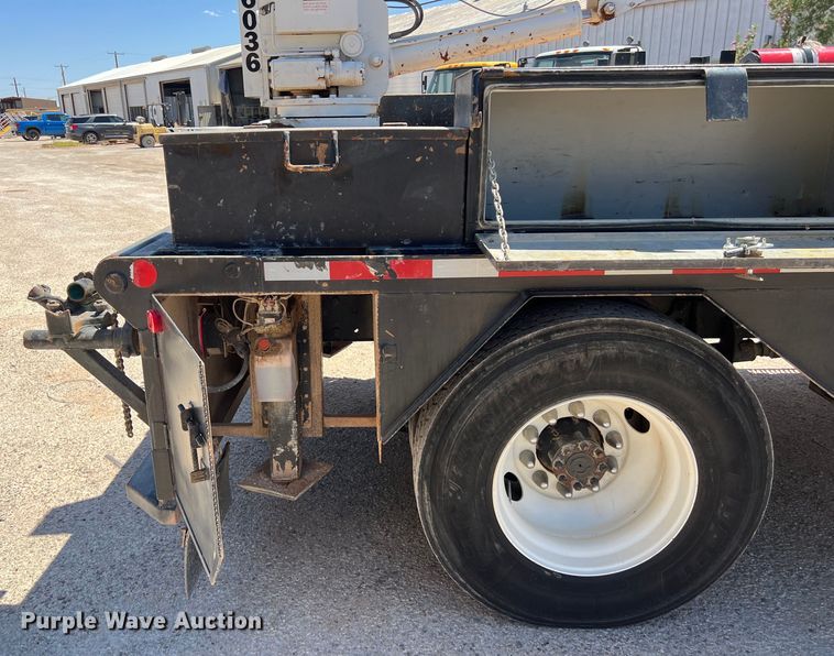 image for item DO2429 2018 International  DuraStar 4300 flatbed truck with crane