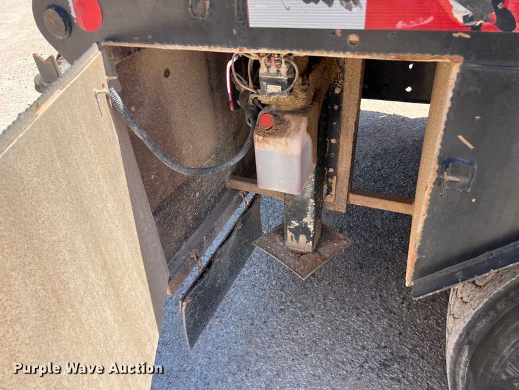 image for item DO2429 2018 International  DuraStar 4300 flatbed truck with crane