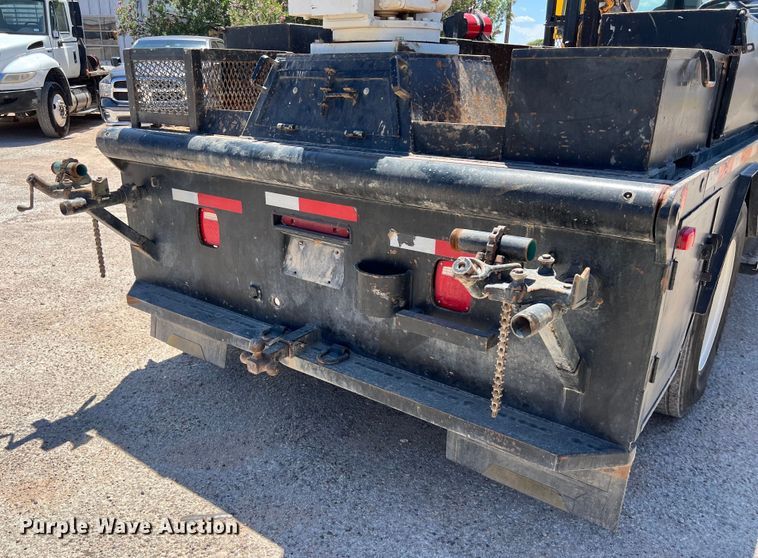 image for item DO2429 2018 International  DuraStar 4300 flatbed truck with crane