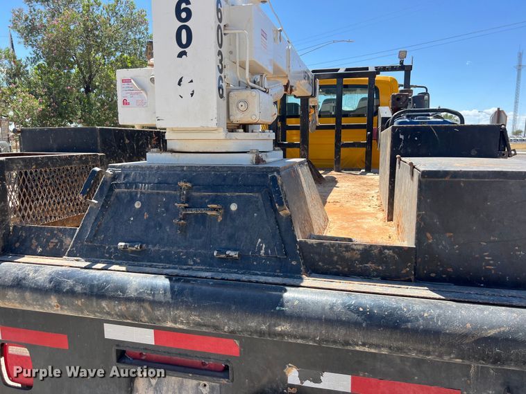 image for item DO2429 2018 International  DuraStar 4300 flatbed truck with crane