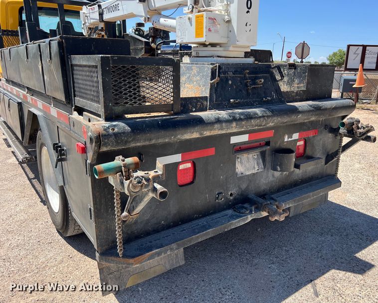 image for item DO2429 2018 International  DuraStar 4300 flatbed truck with crane