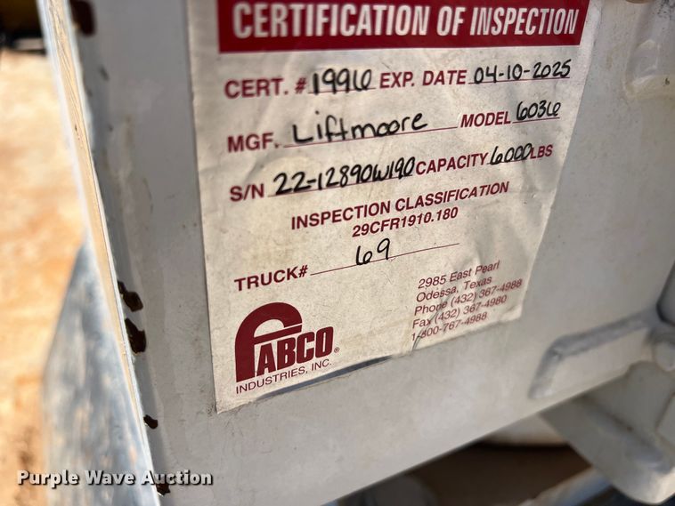 image for item DO2429 2018 International  DuraStar 4300 flatbed truck with crane