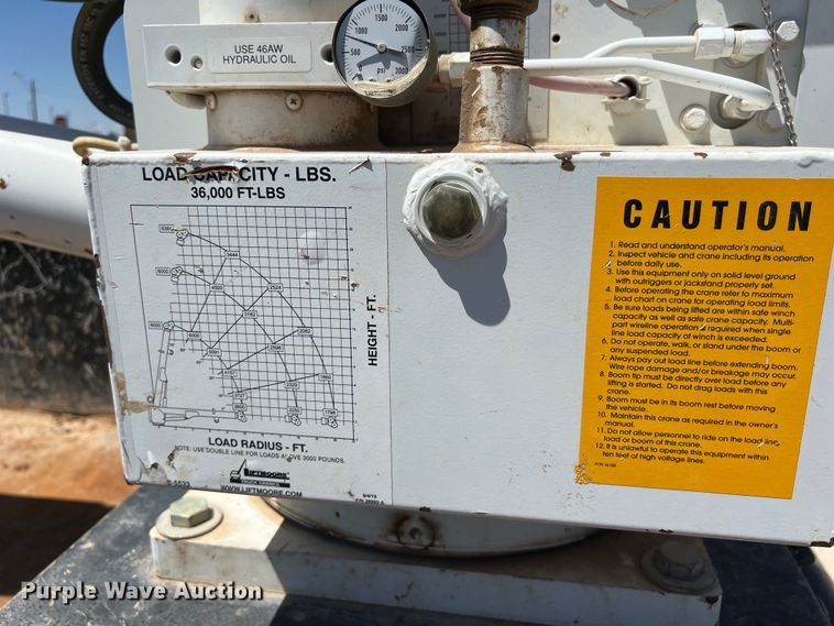 image for item DO2429 2018 International  DuraStar 4300 flatbed truck with crane