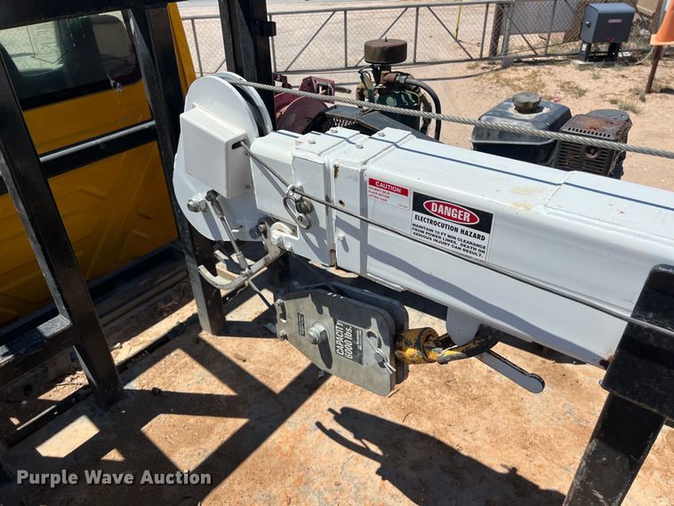 image for item DO2429 2018 International  DuraStar 4300 flatbed truck with crane