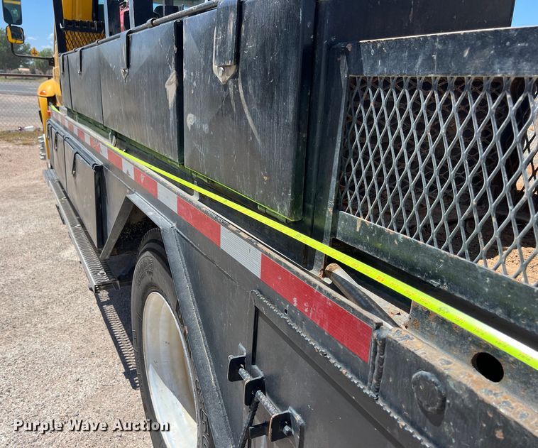 image for item DO2429 2018 International  DuraStar 4300 flatbed truck with crane