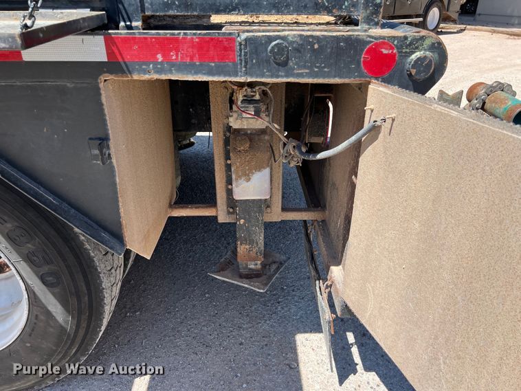 image for item DO2429 2018 International  DuraStar 4300 flatbed truck with crane