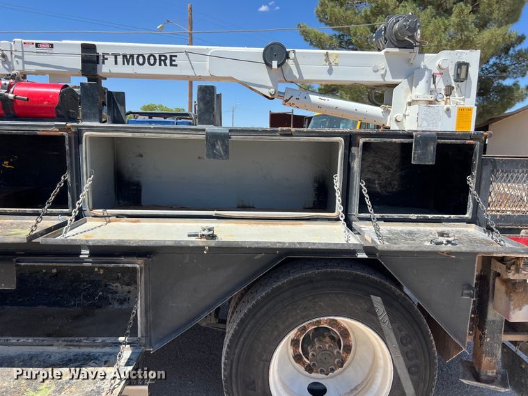 image for item DO2429 2018 International  DuraStar 4300 flatbed truck with crane