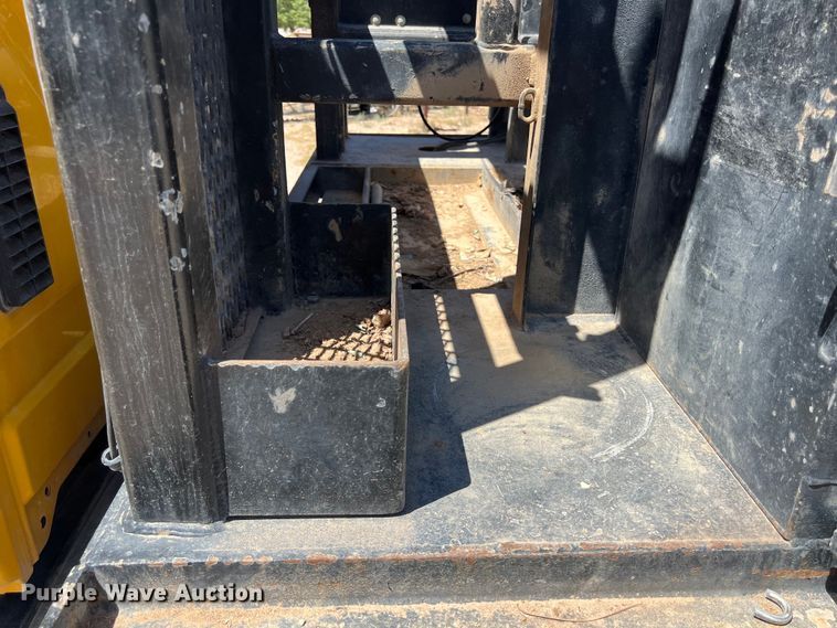 image for item DO2429 2018 International  DuraStar 4300 flatbed truck with crane