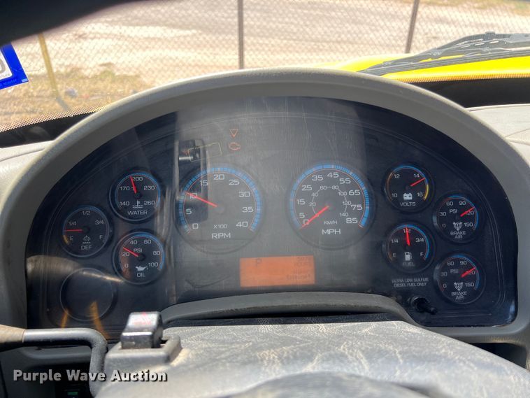 image for item DO2429 2018 International  DuraStar 4300 flatbed truck with crane