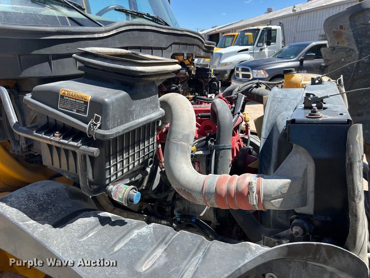 image for item DO2429 2018 International  DuraStar 4300 flatbed truck with crane