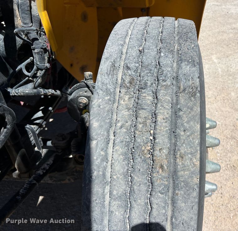 image for item DO2429 2018 International  DuraStar 4300 flatbed truck with crane