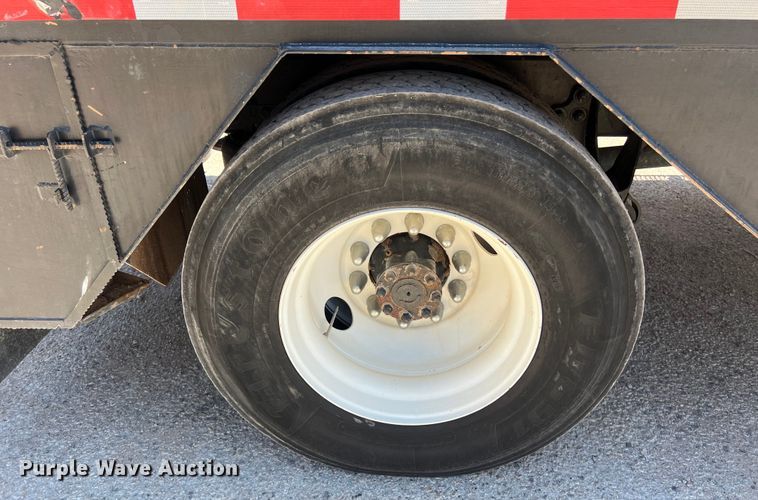 image for item DO2429 2018 International  DuraStar 4300 flatbed truck with crane