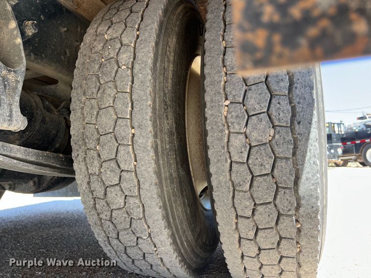 image for item DO2429 2018 International  DuraStar 4300 flatbed truck with crane