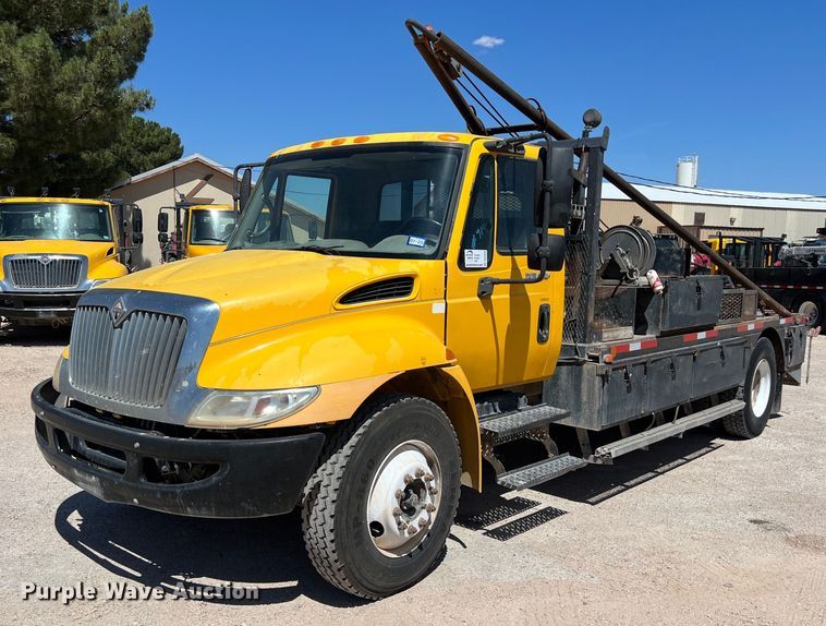 image for item DO2430 2009 International  DuraStar 4300 winch truck