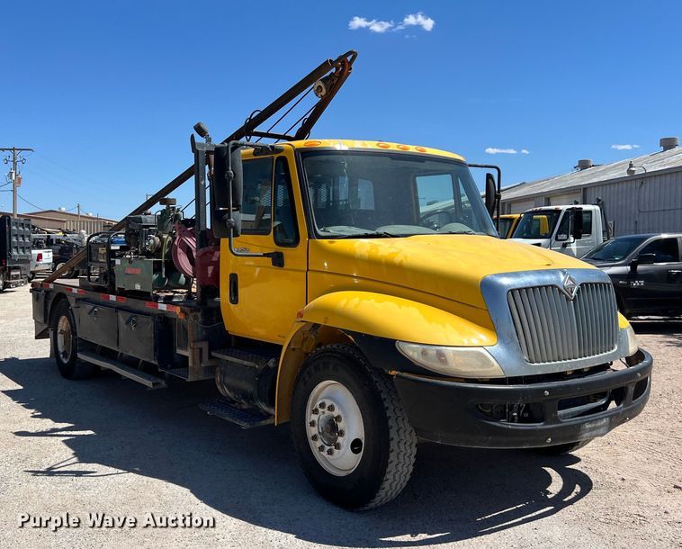 image for item DO2430 2009 International  DuraStar 4300 winch truck