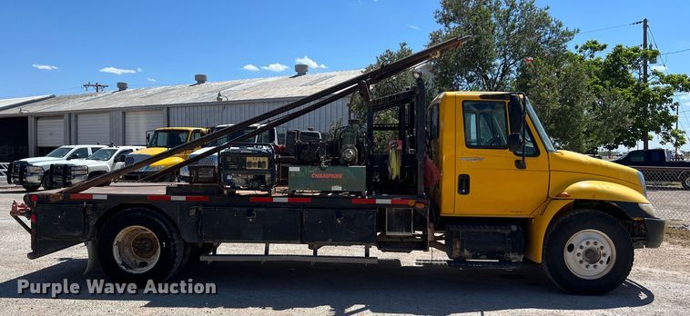 image for item DO2430 2009 International  DuraStar 4300 winch truck