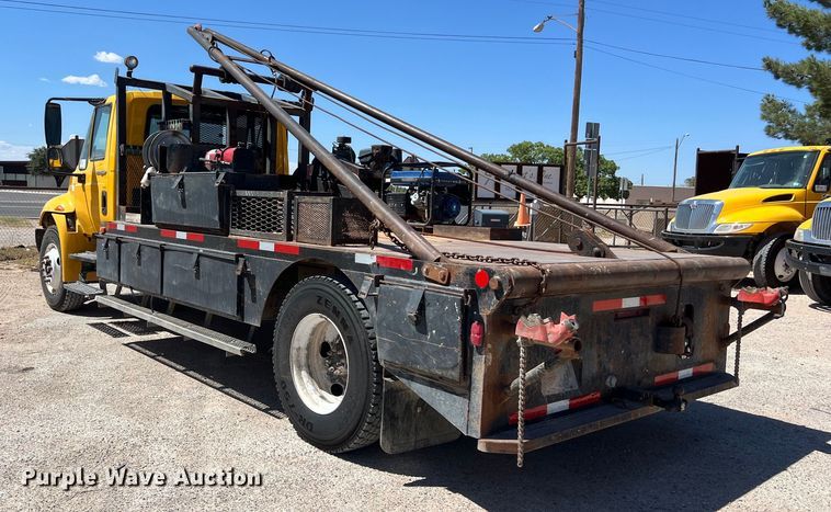 image for item DO2430 2009 International  DuraStar 4300 winch truck