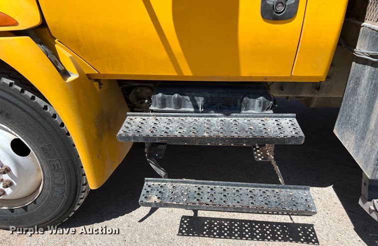 image for item DO2430 2009 International  DuraStar 4300 winch truck