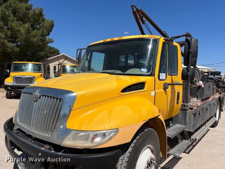 image for item DO2430 2009 International  DuraStar 4300 winch truck