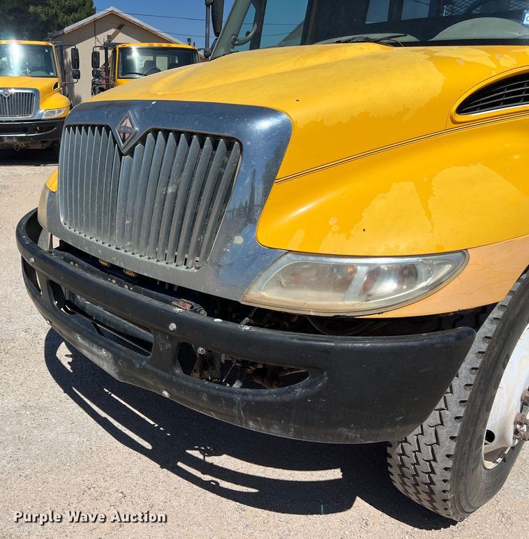 image for item DO2430 2009 International  DuraStar 4300 winch truck