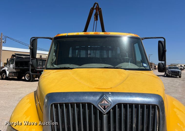 image for item DO2430 2009 International  DuraStar 4300 winch truck