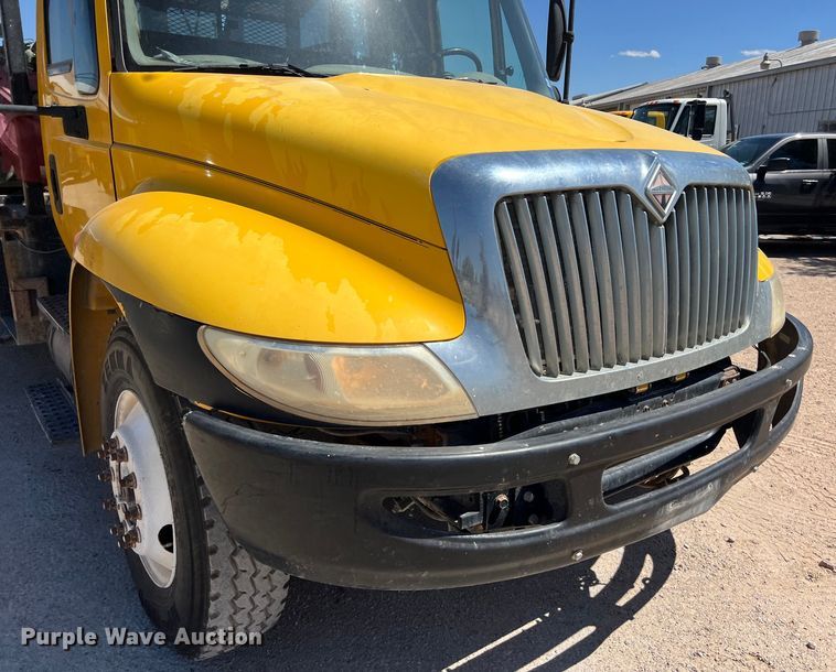 image for item DO2430 2009 International  DuraStar 4300 winch truck