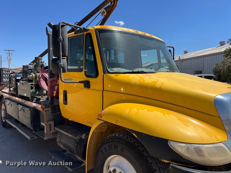 image for item DO2430 2009 International  DuraStar 4300 winch truck