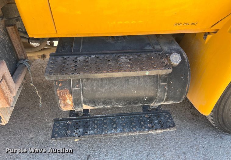 image for item DO2430 2009 International  DuraStar 4300 winch truck