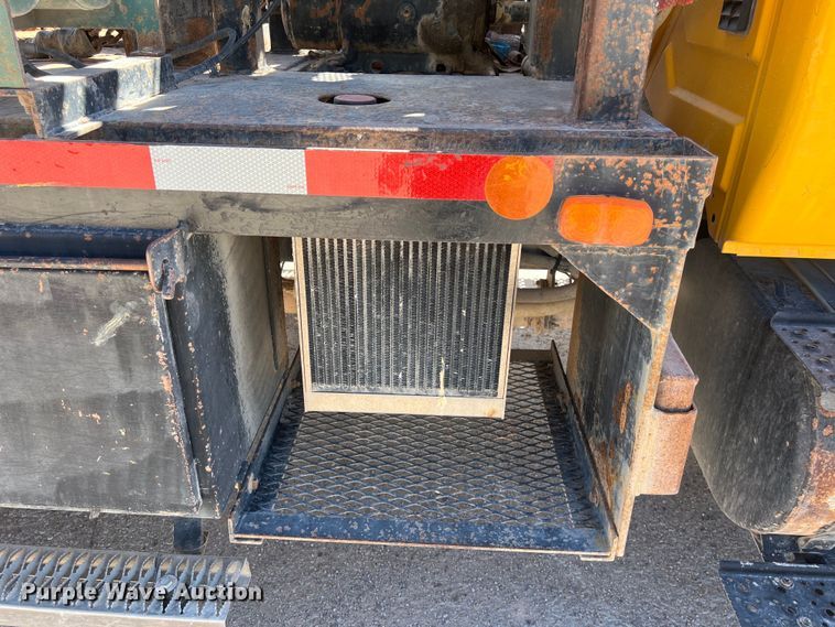 image for item DO2430 2009 International  DuraStar 4300 winch truck