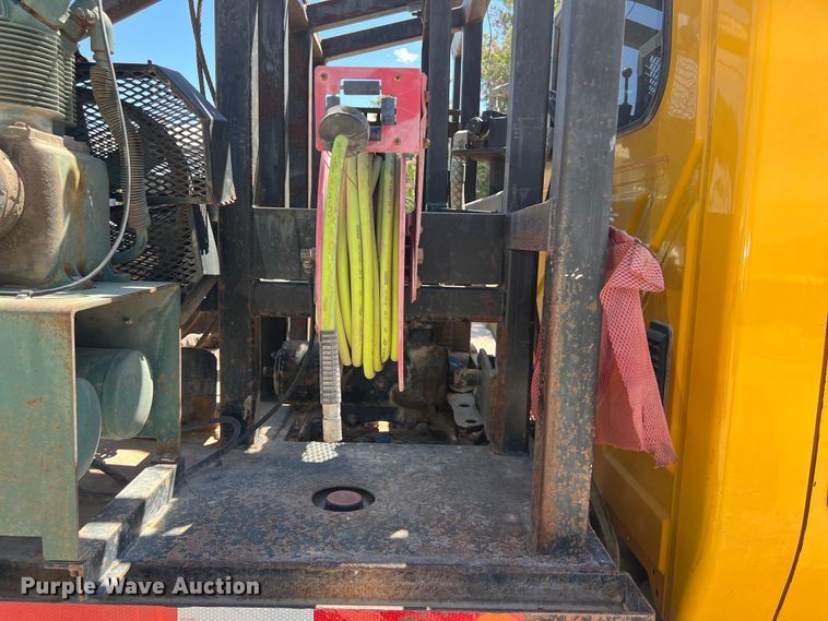 image for item DO2430 2009 International  DuraStar 4300 winch truck