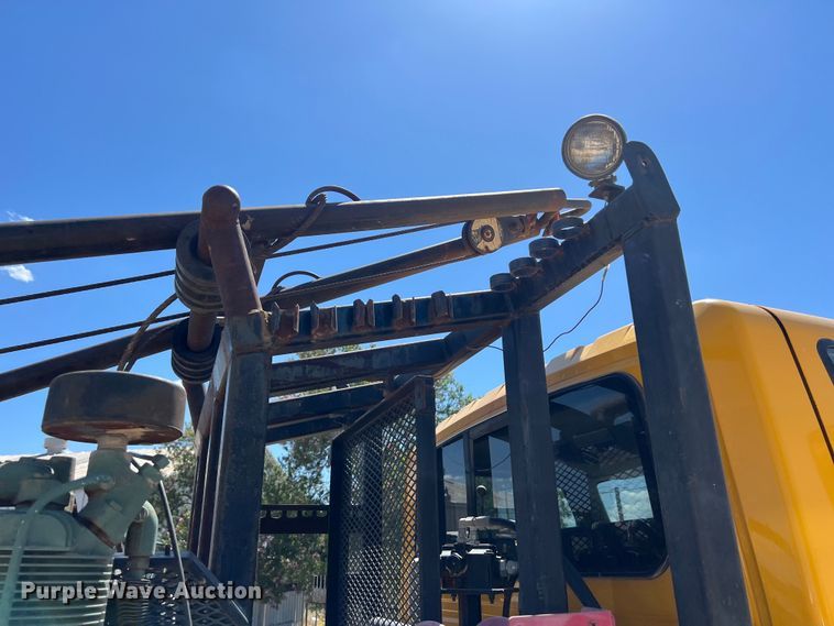 image for item DO2430 2009 International  DuraStar 4300 winch truck