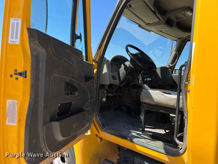 image for item DO2430 2009 International  DuraStar 4300 winch truck