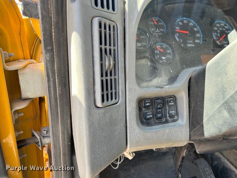 image for item DO2430 2009 International  DuraStar 4300 winch truck