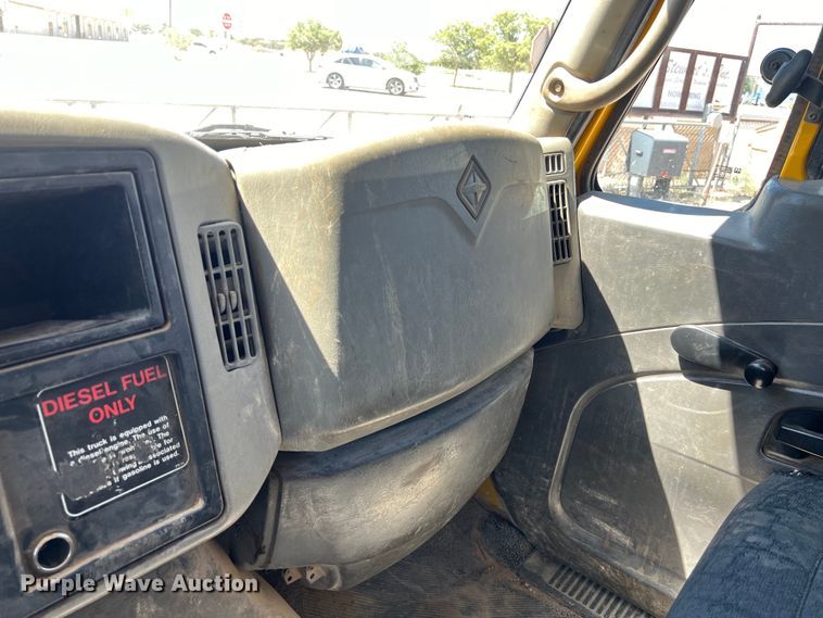 image for item DO2430 2009 International  DuraStar 4300 winch truck