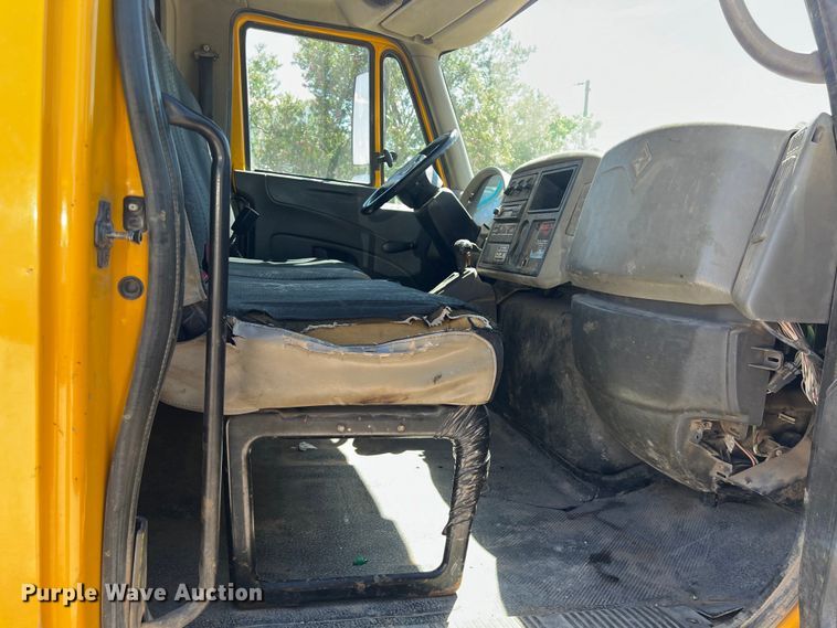 image for item DO2430 2009 International  DuraStar 4300 winch truck