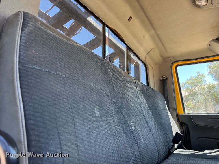 image for item DO2430 2009 International  DuraStar 4300 winch truck