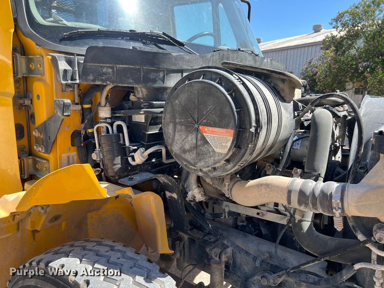 image for item DO2430 2009 International  DuraStar 4300 winch truck