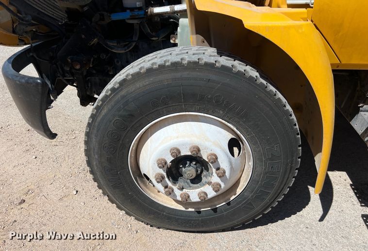 image for item DO2430 2009 International  DuraStar 4300 winch truck