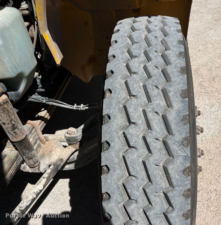 image for item DO2430 2009 International  DuraStar 4300 winch truck