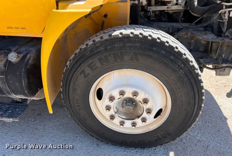 image for item DO2430 2009 International  DuraStar 4300 winch truck