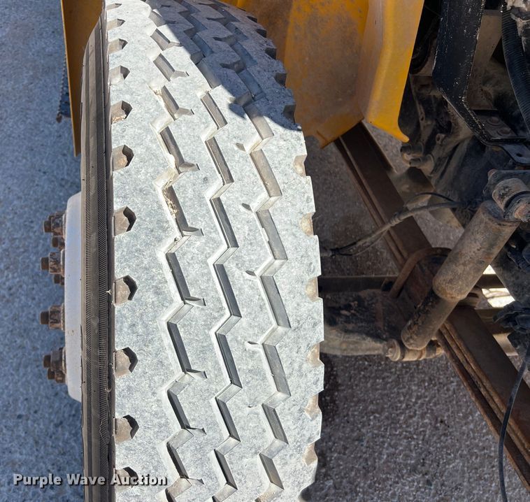 image for item DO2430 2009 International  DuraStar 4300 winch truck