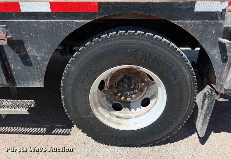 image for item DO2430 2009 International  DuraStar 4300 winch truck